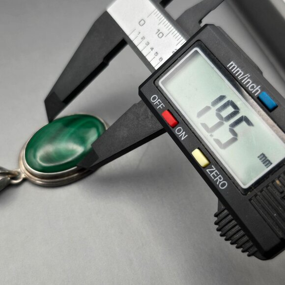 VTG Sterling Silver Malachite Pendant 2" Tiered Bezel Setting Ribbed Bail 15.73g - Picture 9 of 10